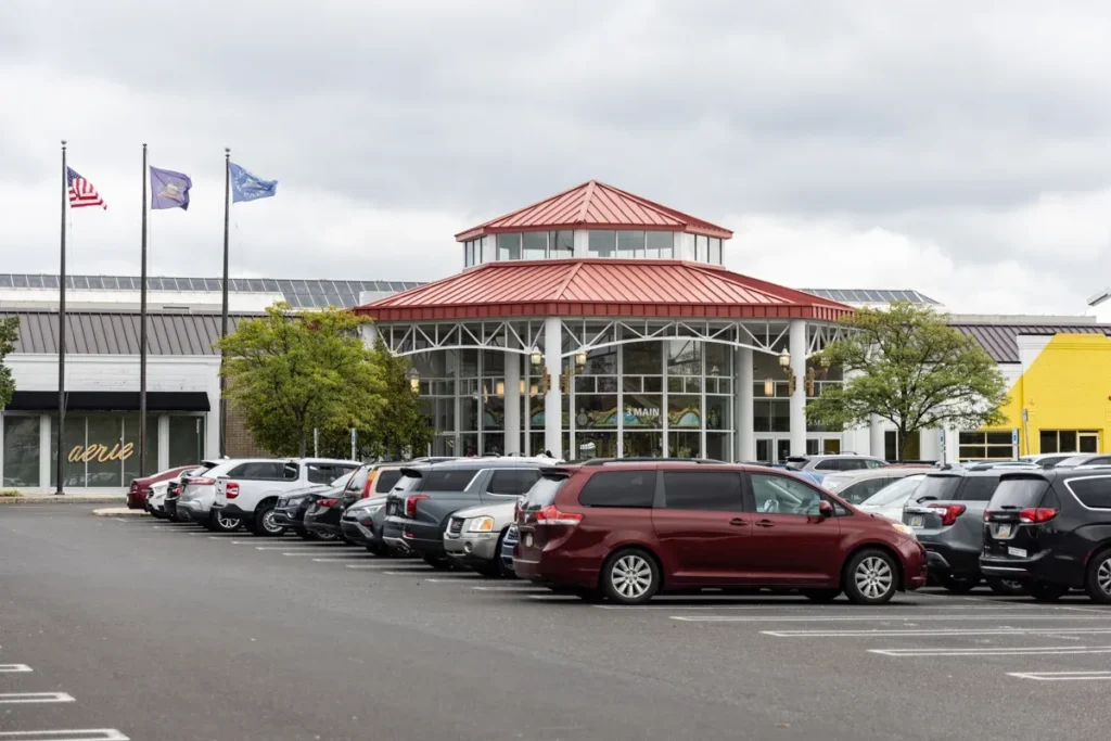 Two men working in tandem allegedly caught stealing from Willow Grove Mall, according to police
